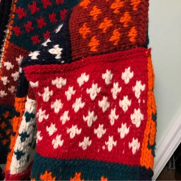 Yach-Ma Handcrafts Colorblock Chunky Knit Wool Sweater - Picture 9 of 10